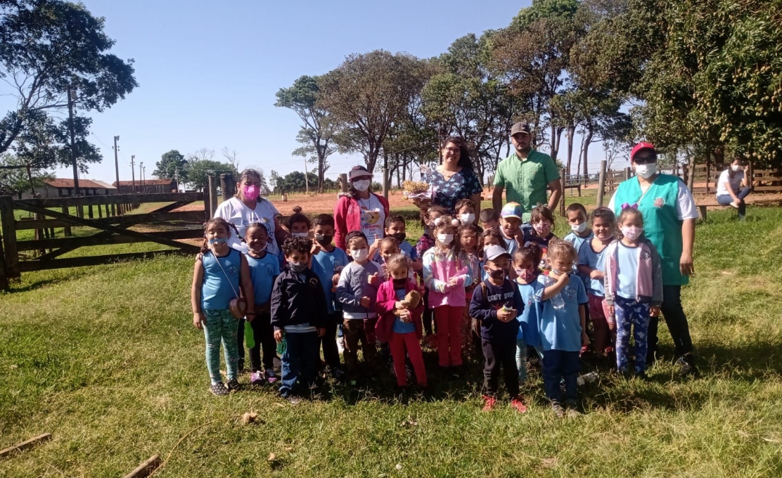 Visita à propriedade rural marca parceria entre Educação e Meio Ambiente 