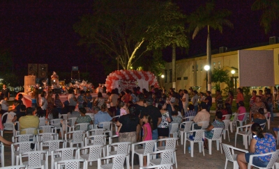 PREFEITO E PRIMEIRA DAMA HOMENAGEIAM AS MÃES PELO SEU DIA COM SORTEIO DE BRINDES 