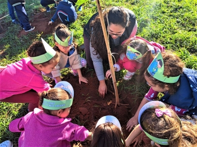 Semana do Meio Ambiente tem plantio de mudas com alunos da rede municipal de educação