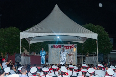 Grupo de teatro “Os (En)cantadores” abre as festividades do Natal Brilhante